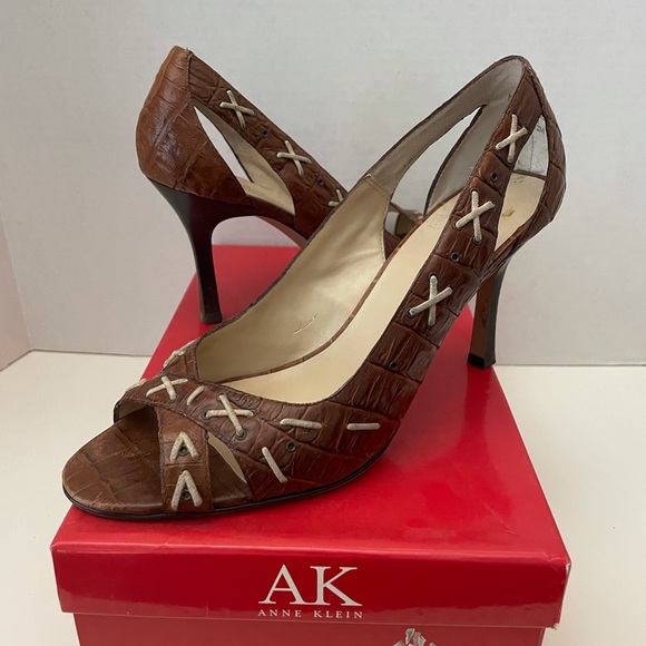 Anne Klein Dark Brown Leather Heels With Stitching, Size 7.5, EUC. - Picture 6 of 6